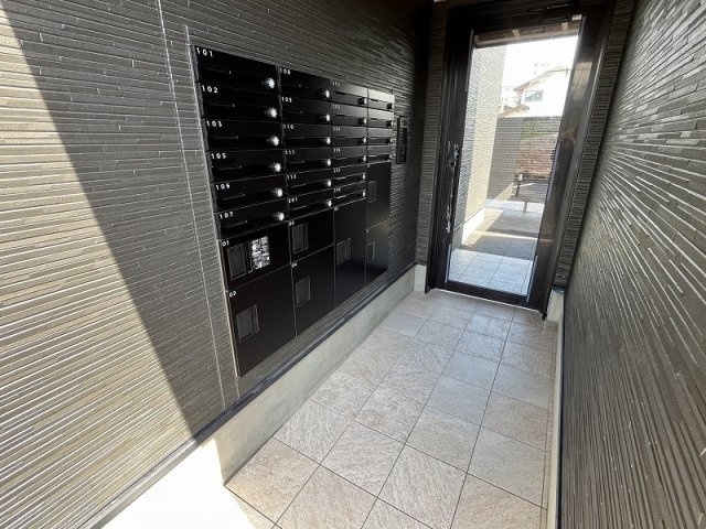 L-bloom東櫛原のエントランス|落ち着いたエントランスです