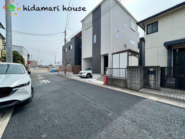 見沼区東大宮6丁目68　新築戸建　ハートフルAの前面道路含む現地写真