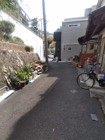 東大阪市東石切町６丁目　中古戸建の前面道路含む現地写真