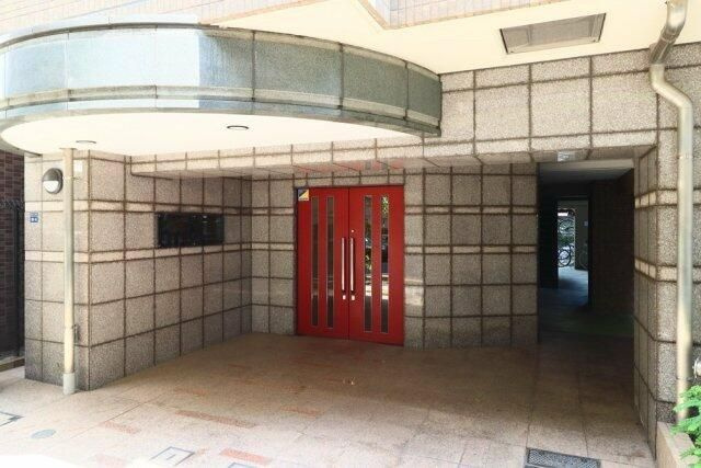 レジオス板橋本町アヴィニティーのエントランス