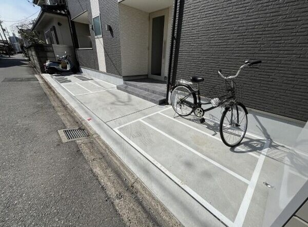 ジーメゾン名古屋豊田の駐車場