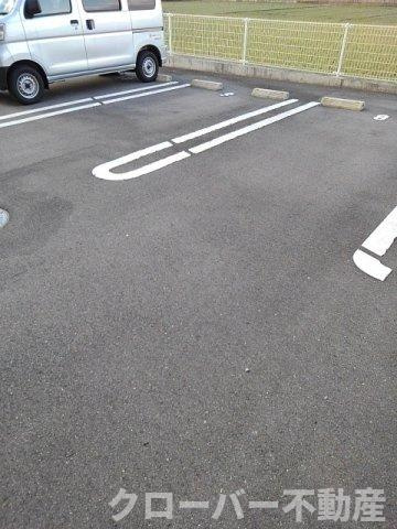 シャネル　アイの駐車場