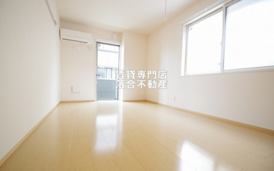 【居間・リビング】 | ルピナスシャトー | 明るい清潔感のあるお部屋♪