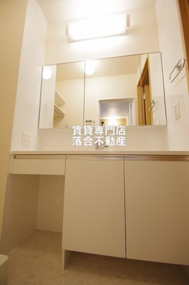 【独立洗面台】 | ルピナスシャトー | 広々とした独立洗面化粧台