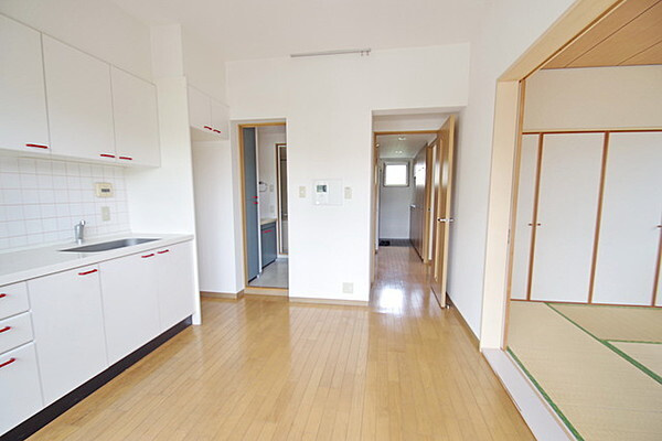 ファミールヴィラ多摩の居間・リビング