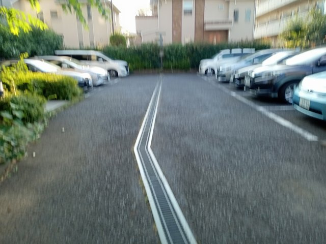 ファミールヴィラ多摩の駐車場