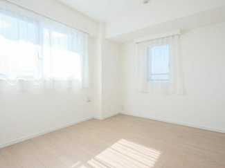  | 洋室2も暖かな陽光が注がれる… 