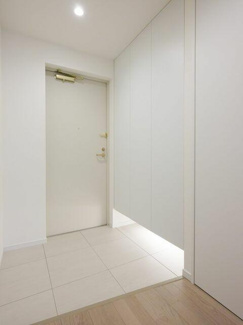  | 住まいの顔になる玄関は、白を… 