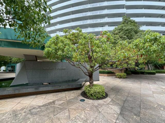  | 駅の出口を出たらすぐ目の前の… 