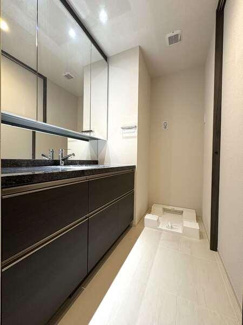  | ホテルライクな3面鏡付き洗面… 