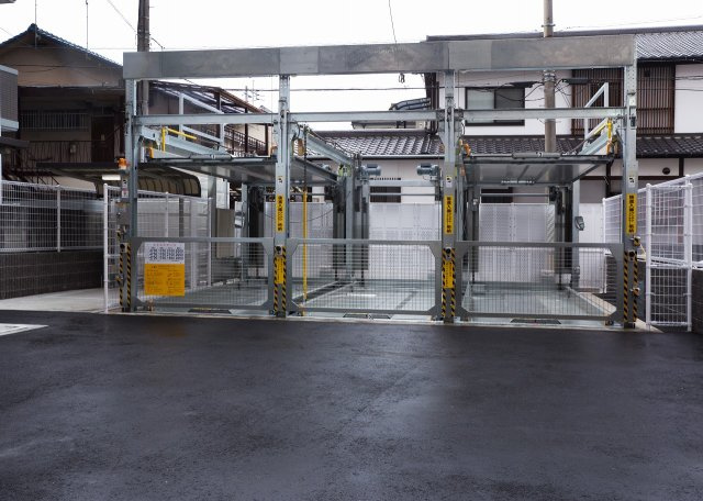 サヴォイ箱崎セントリシティ　6階の駐車場