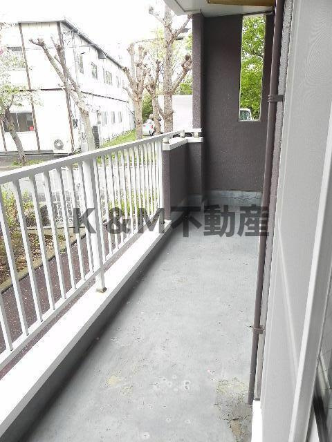 グランドール柏のバルコニー|開放的で明るい空間を演出してくれるバルコニーです