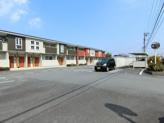 マ　ヒューナ　Ｂの駐車場