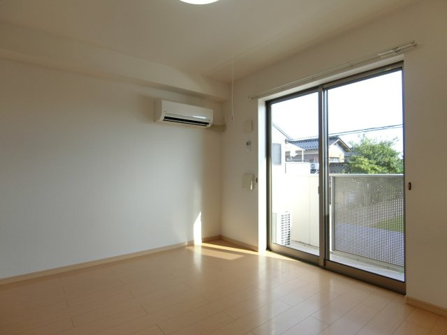 シーガーディアンⅡの居間・リビング|イメージ205号室の写真（反転あり）