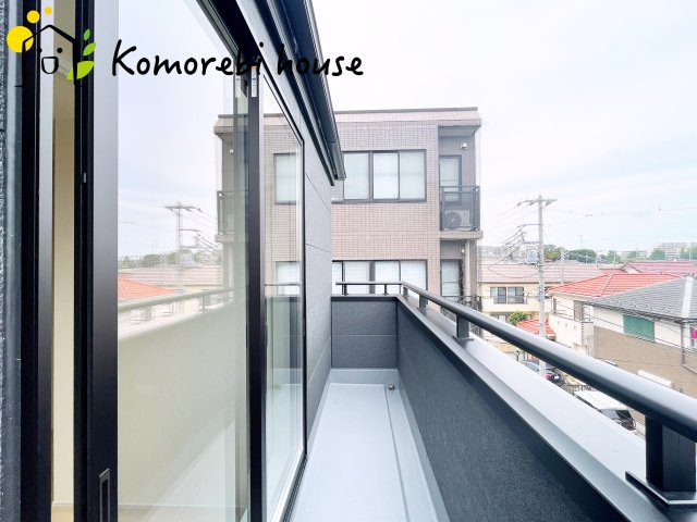 さいたま市北区植竹町1丁目　新築一戸建て　リーブルガーデン　01のバルコニー|バルコニー付きです
