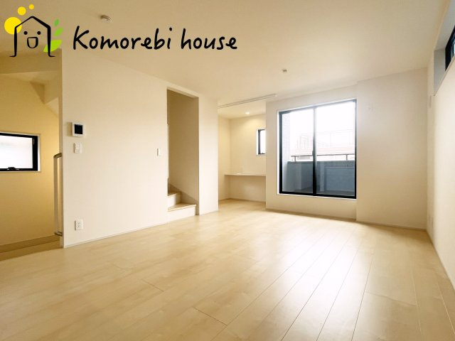 さいたま市北区植竹町1丁目　新築一戸建て　リーブルガーデン　01の居間・リビング|ゆったりとした居間です