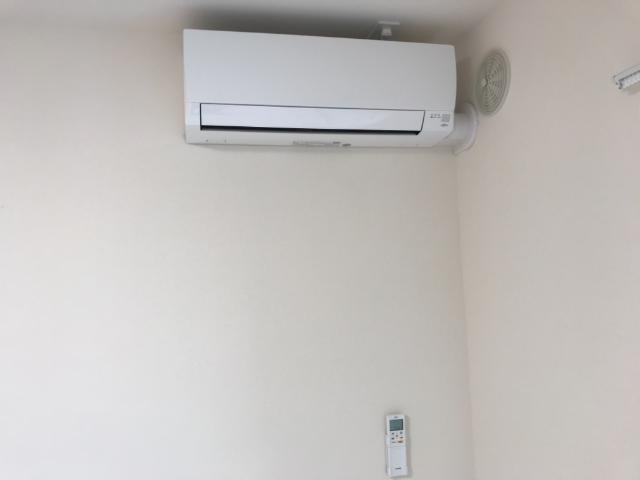 ホリデーフラットⅡの設備|エアコン（イメージ）