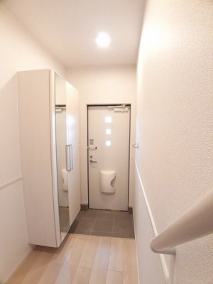 【玄関】 | アーバンハウス根来Ⅰ | 明るい玄関です