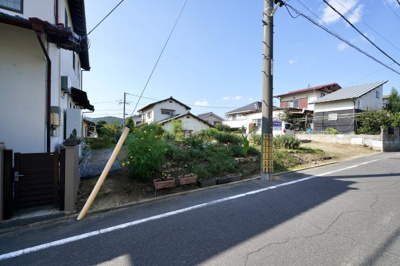 【前面道路含む現地写真】 | 倉敷市玉島柏台４丁目　74坪の整形地　高台に位置し水島にも近い | 玉島柏台の団地の入り口に近いです