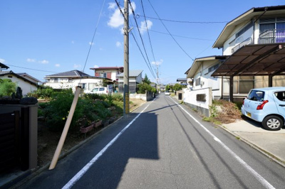 【前面道路含む現地写真】 | 倉敷市玉島柏台４丁目　74坪の整形地　高台に位置し水島にも近い | 前面道路は５mの幅員があります