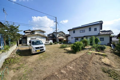 【外観】 | 倉敷市玉島柏台４丁目　74坪の整形地　高台に位置し水島にも近い | 道路の反対側から見た写真になります