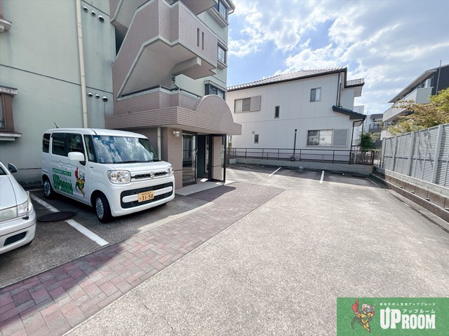 マンションコスモスの駐車場