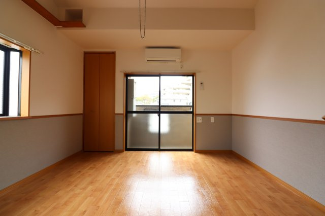 ピュア香椎参番館の居間・リビング