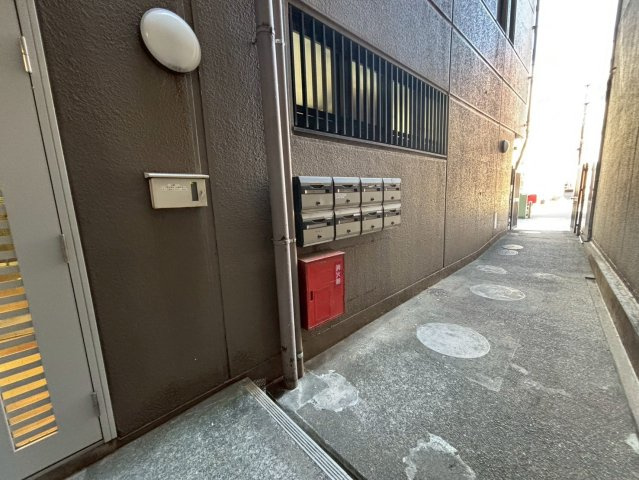 岡崎フロントビルのエントランス