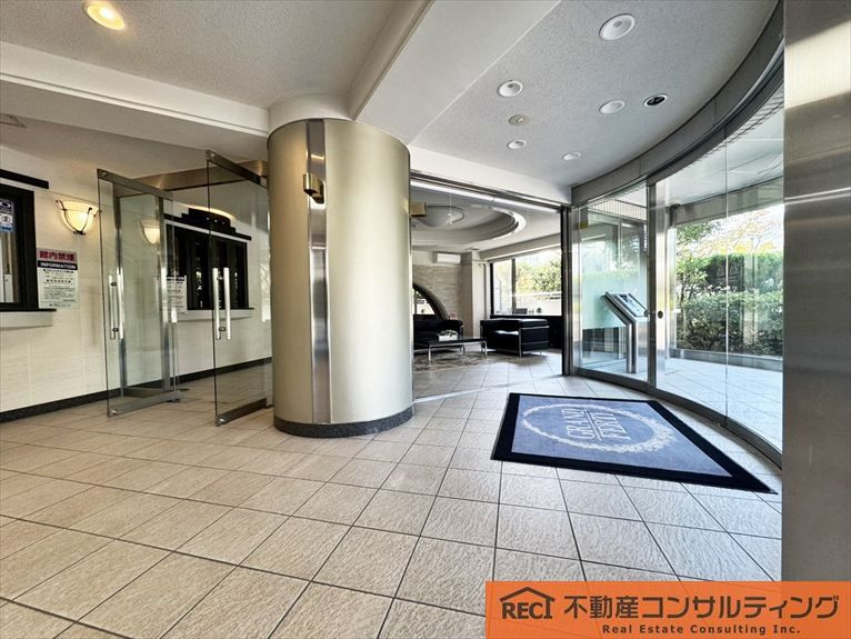 グラン・フェルティ本山のエントランス