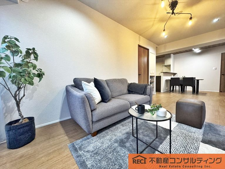 グラン・フェルティ本山の洋室|近隣には買い物施設が充実