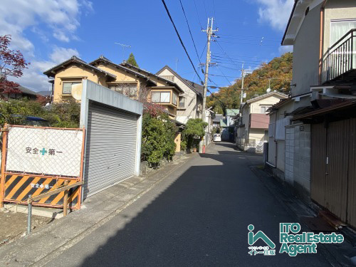 修学院千万田町 新築戸建(2号地)の前面道路含む現地写真