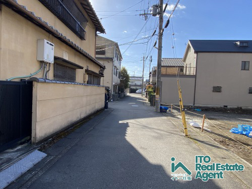 修学院千万田町 新築戸建(2号地)の前面道路含む現地写真