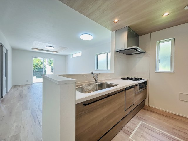 八重瀬町東風平Ⅲ　1号棟のキッチン|※建築中の為、同社施工例となります。
※サンプル写真となります。