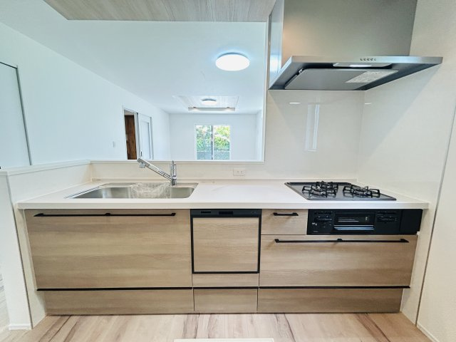 八重瀬町東風平Ⅲ　1号棟のキッチン|※建築中の為、同社施工例となります。
※サンプル写真となります。