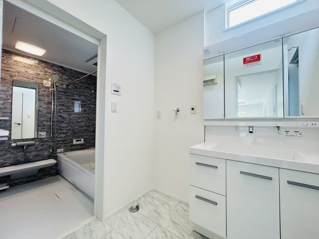 八重瀬町東風平Ⅲ　1号棟の独立洗面台|※建築中の為、同社施工例となります。
※サンプル写真となります。