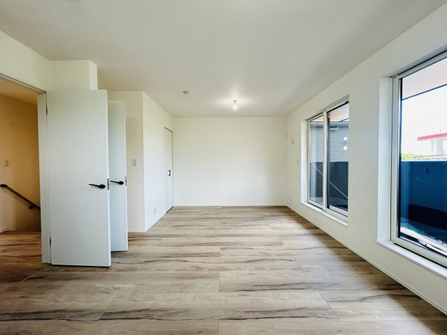 八重瀬町東風平Ⅲ　1号棟の洋室|※建築中の為、同社施工例となります。
※サンプル写真となります。