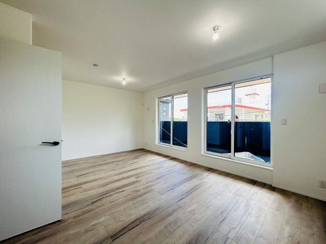 八重瀬町東風平Ⅲ　1号棟の洋室|※建築中の為、同社施工例となります。
※サンプル写真となります。