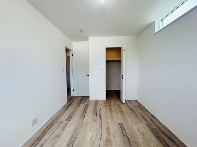 八重瀬町東風平Ⅲ　1号棟の洋室|※建築中の為、同社施工例となります。
※サンプル写真となります。