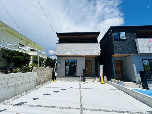 八重瀬町東風平Ⅲ　1号棟の駐車場|※建築中の為、同社施工例となります。
※サンプル写真となります。