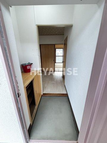 丸幸ビルの玄関