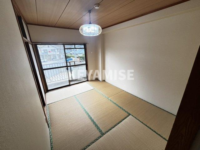 丸幸ビルの寝室