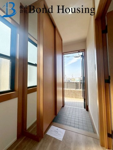 角地につき陽当り・通風良好　玉津町高津橋　築27年の玄関