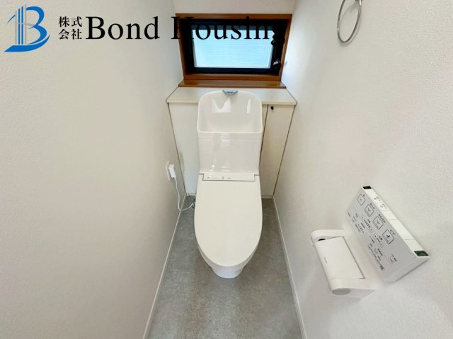 角地につき陽当り・通風良好　玉津町高津橋　築27年のトイレ