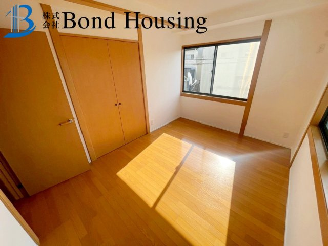 角地につき陽当り・通風良好　玉津町高津橋　築27年の洋室