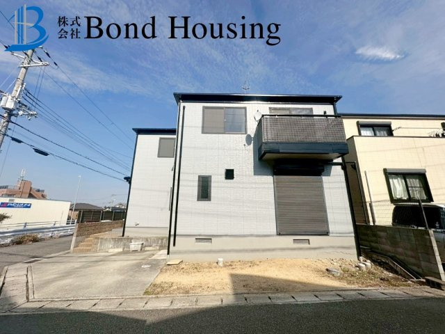 角地につき陽当り・通風良好　玉津町高津橋　築27年の外観