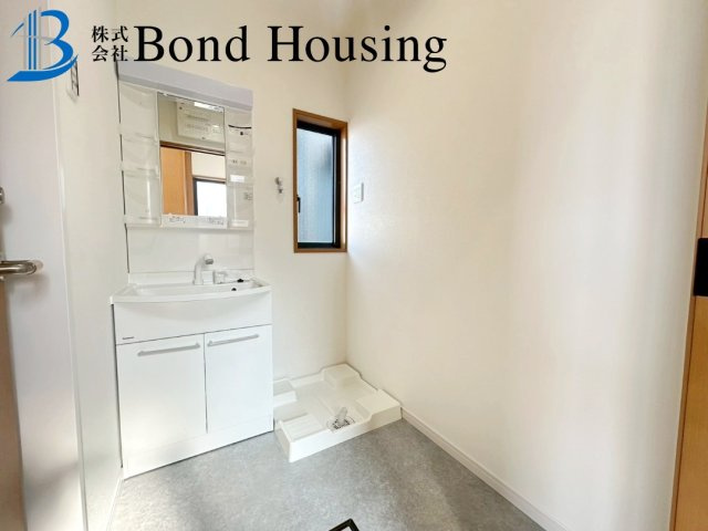 角地につき陽当り・通風良好　玉津町高津橋　築27年の洗面所