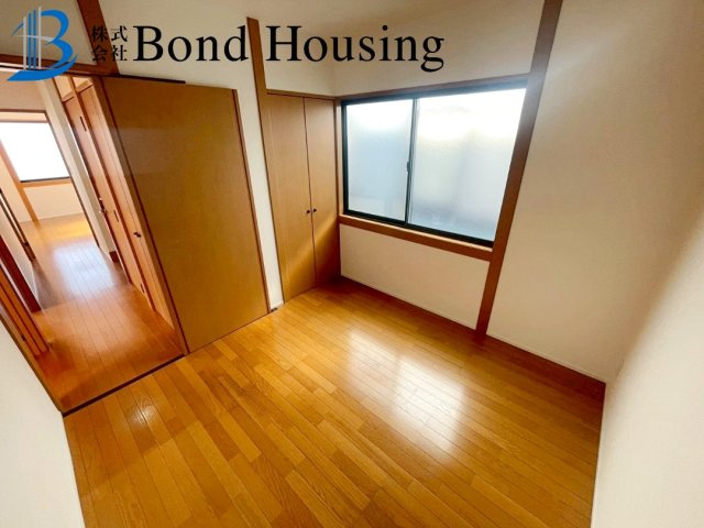 角地につき陽当り・通風良好　玉津町高津橋　築27年の寝室