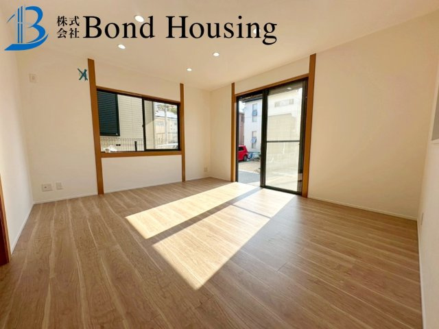 角地につき陽当り・通風良好　玉津町高津橋　築27年の居間・リビング