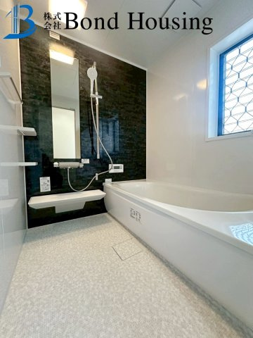 角地につき陽当り・通風良好　玉津町高津橋　築27年の浴室