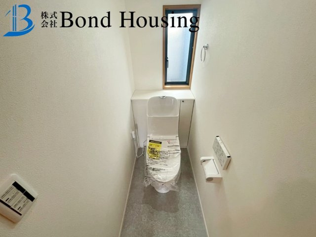 角地につき陽当り・通風良好　玉津町高津橋　築27年のトイレ